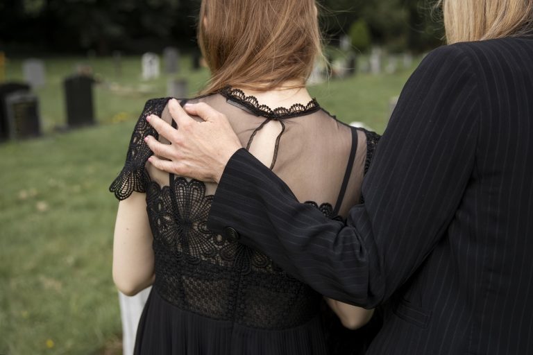 L’Acceptation du Deuil : Apprendre à Vivre avec la Perte​