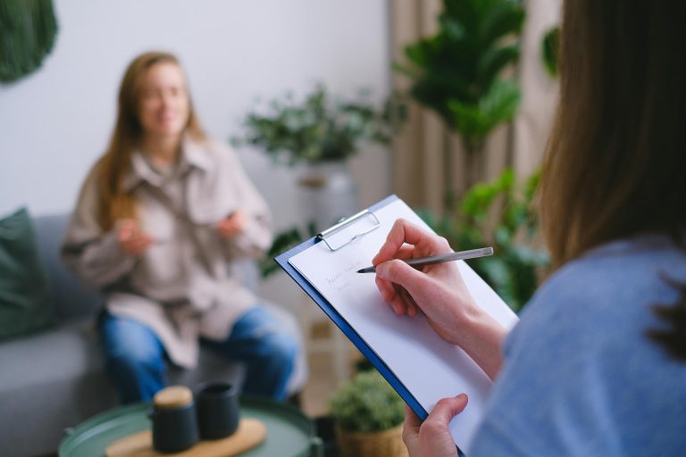 Psychologue ou coach : Quelle différence et quel accompagnement choisir ?​
